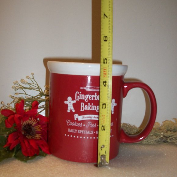 Gingerbread Baking Co. Oversize Red / White Mug 20 oz DesignPac Perfect NWOT - Picture 8 of 9